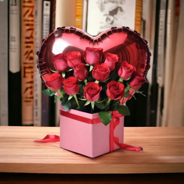סידור ורדים בקופסא עם בלון לב